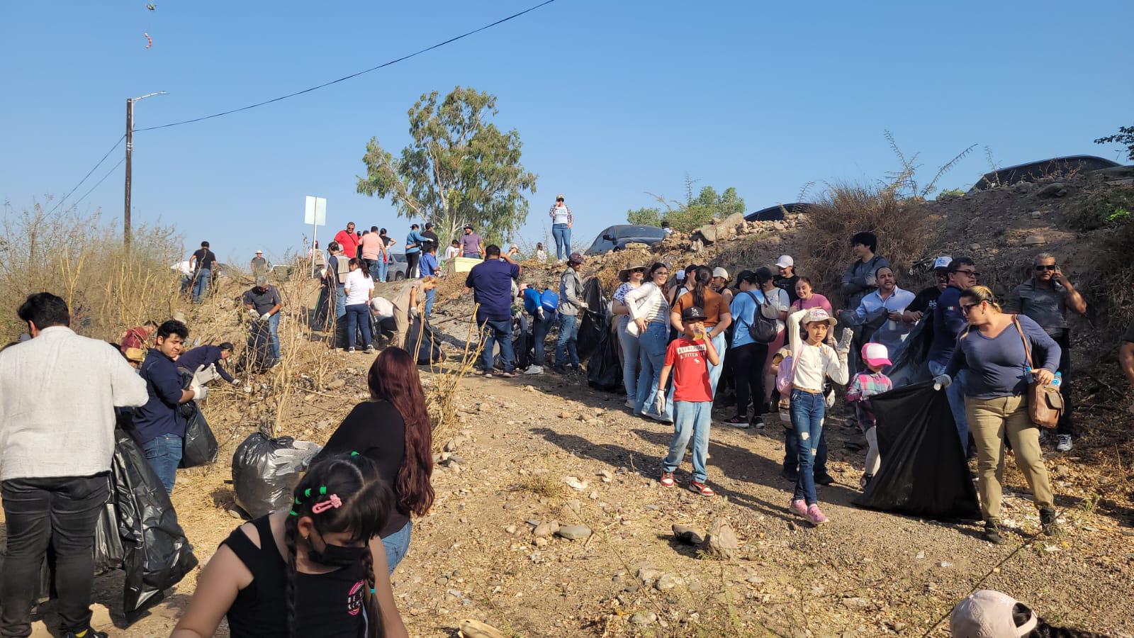 $!Limpieza del Río Culiacán, detrás del Congreso reúne a cientos de personas