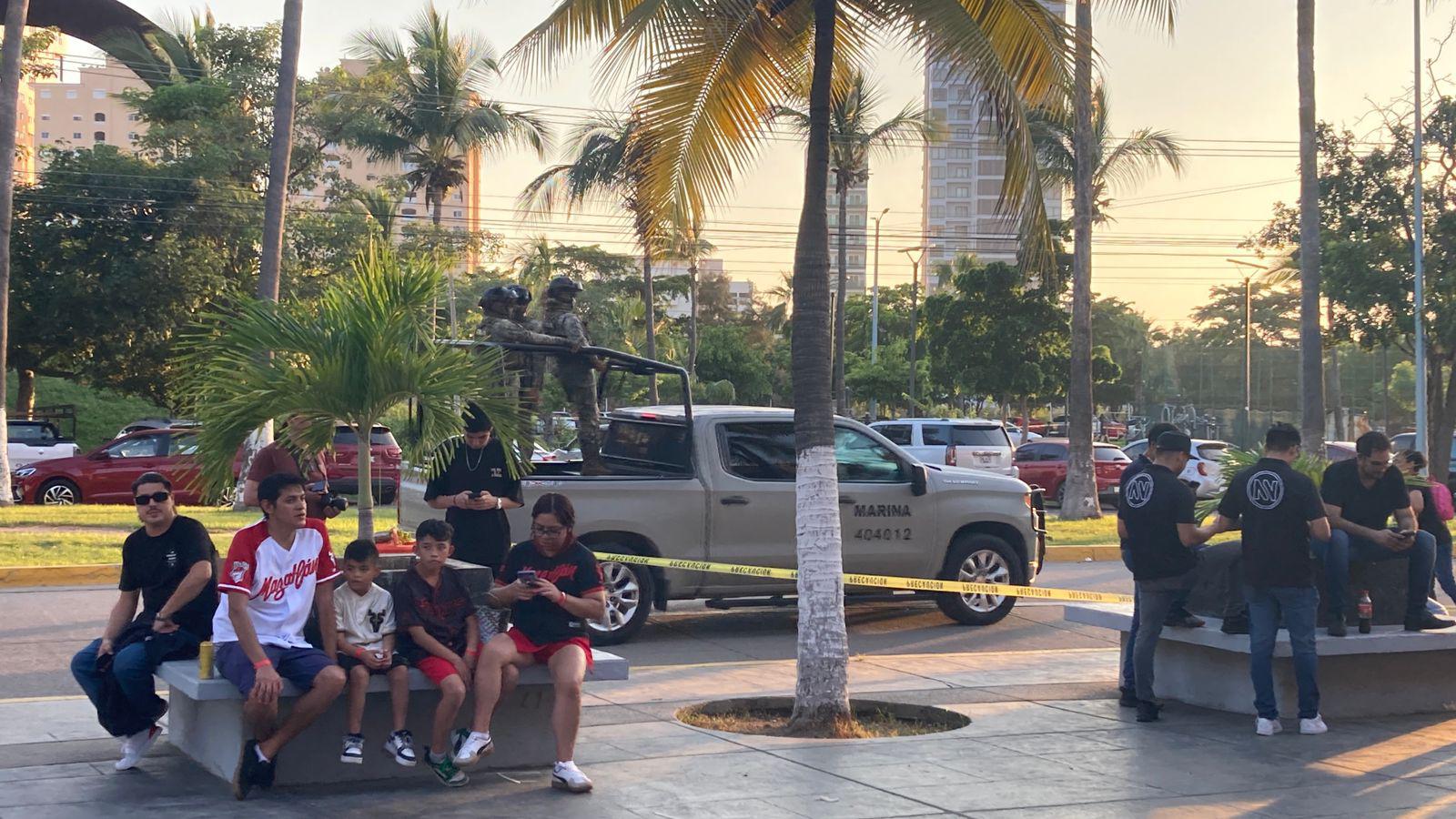 $!Cientos de aficionados comienzan a ingresar al Estadio Teodoro Mariscal