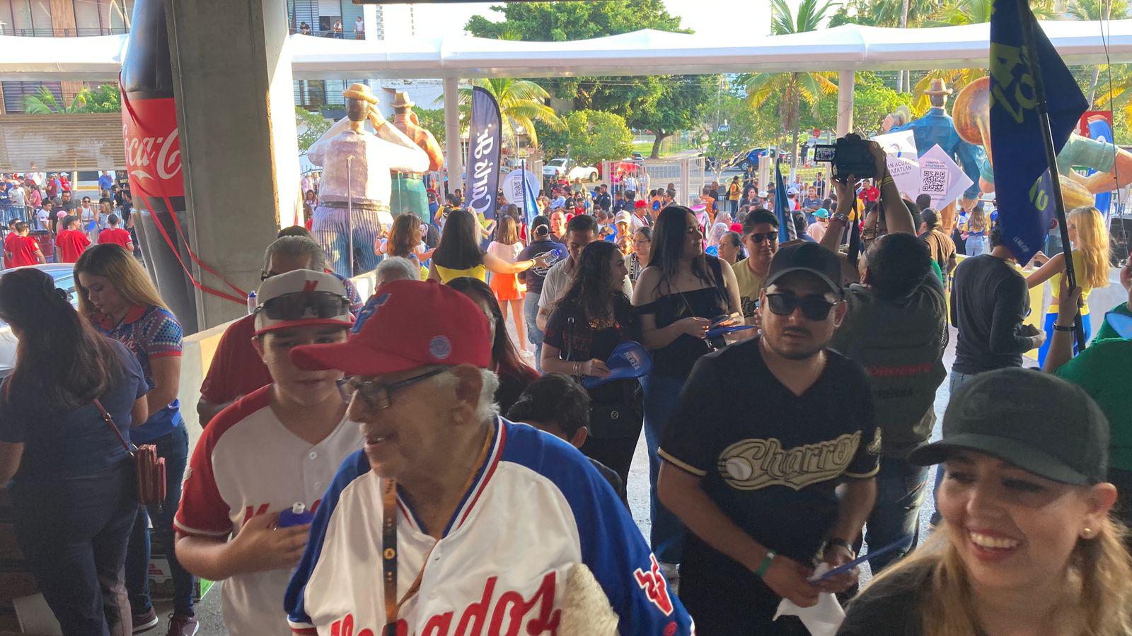 $!Viven la fiesta del beisbol en el estadio Teodoro Mariscal