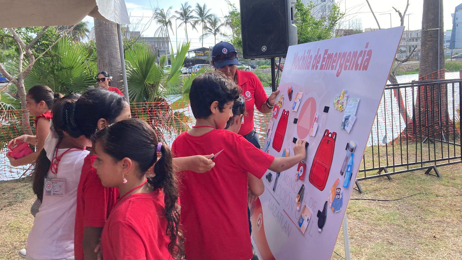 $!Aprenden jugando niños y niñas sobre qué hacer en caso de accidente en su casa o escuela