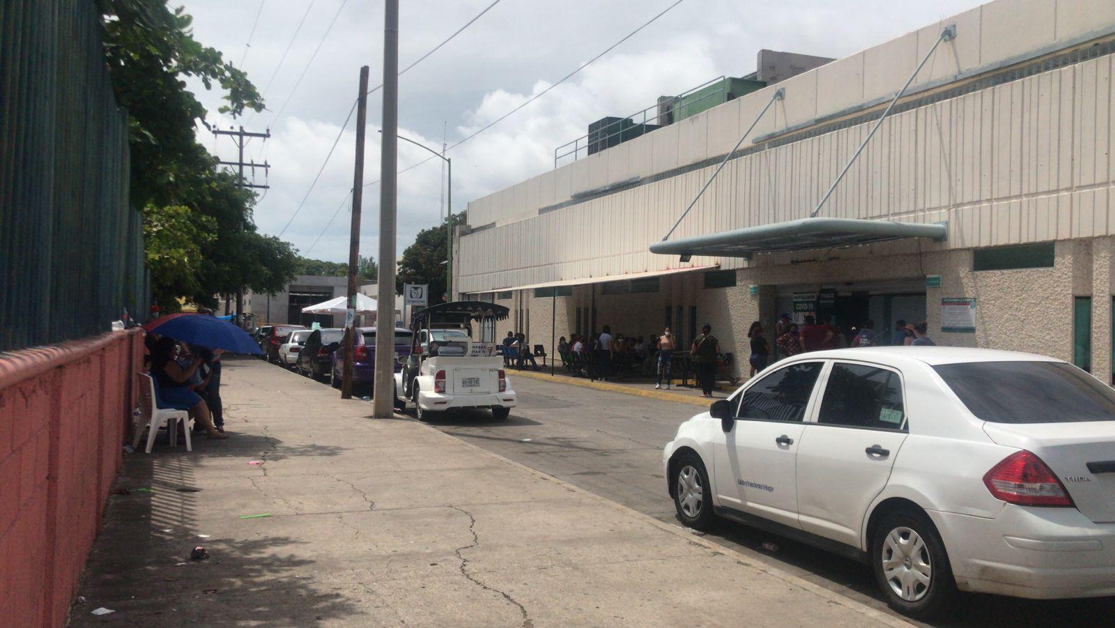 $!Aun cuando directivos del IMSS en Mazatlán dicen que no están saturados, equipos de emergencias narran lo contrario