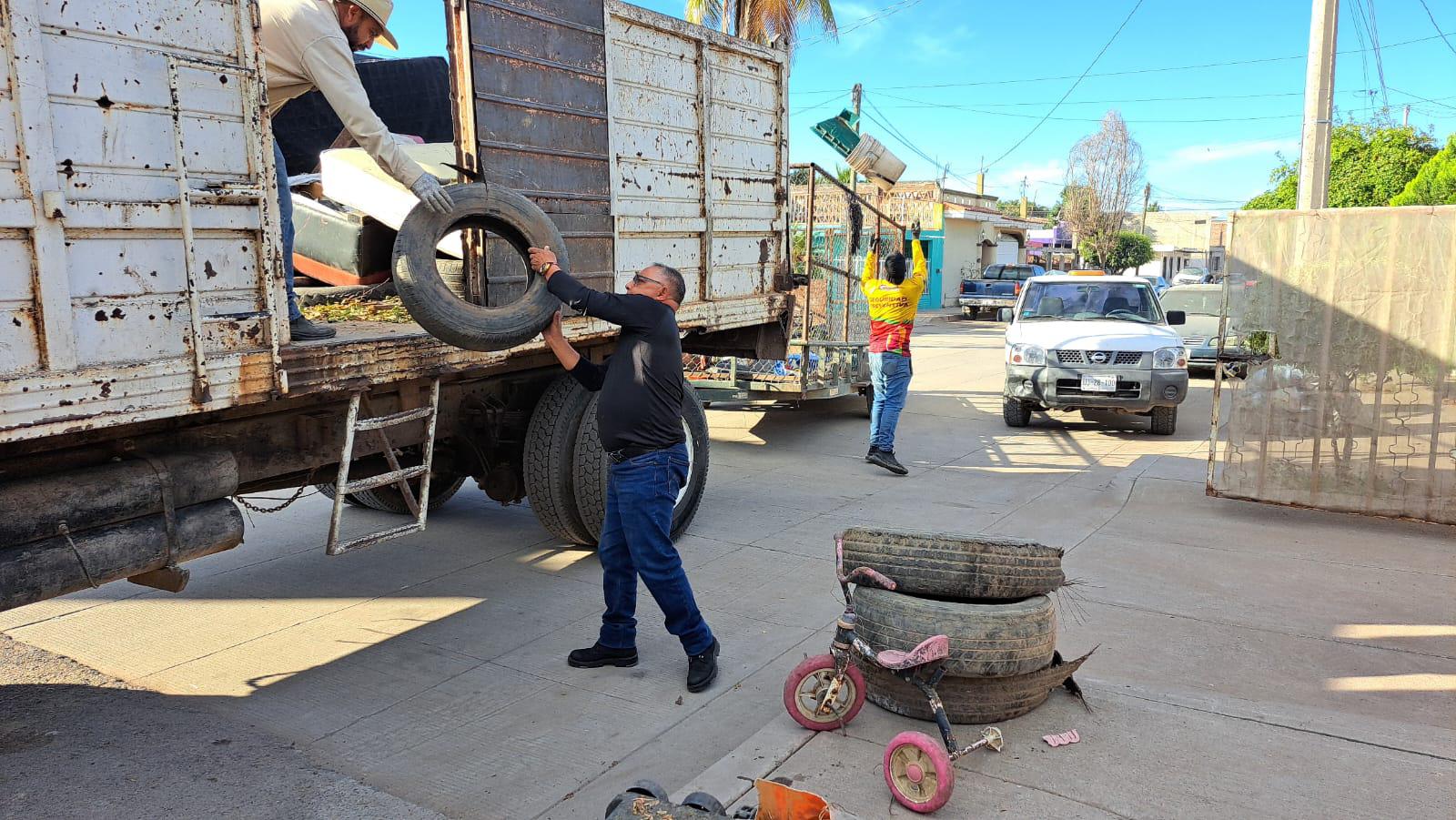 $!Se realiza jornada de descacharrización en la colonia 21 de Marzo, en Culiacán