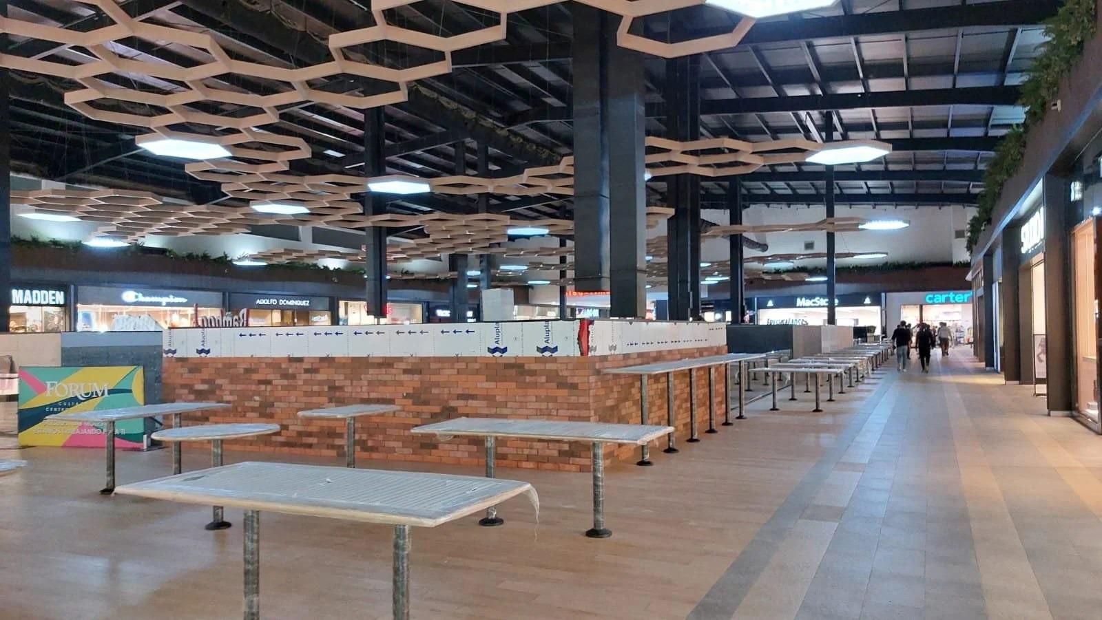 $!Siguen críticas contra nueva área de comida en Plaza Fórum, en Culiacán