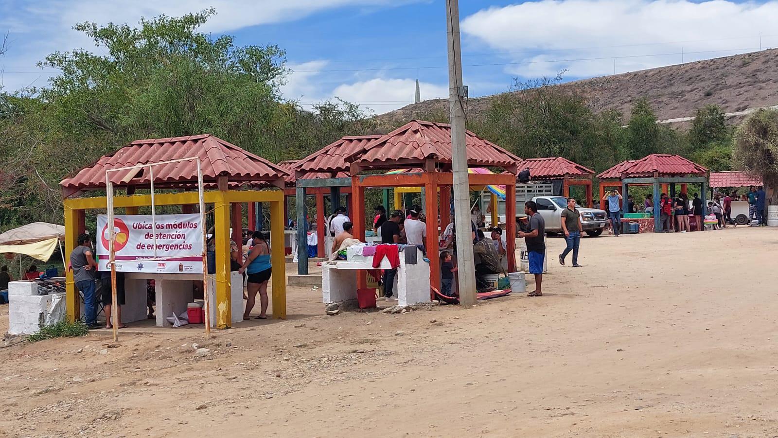 $!Se llena el balneario de la presa Sanalona en Culiacán y cierran acceso a vehículos