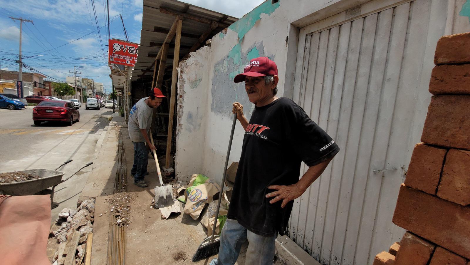 $!Don Ernesto es apoyado por el Ayuntamiento para reconstruir su barda, tras publicación de Noroeste