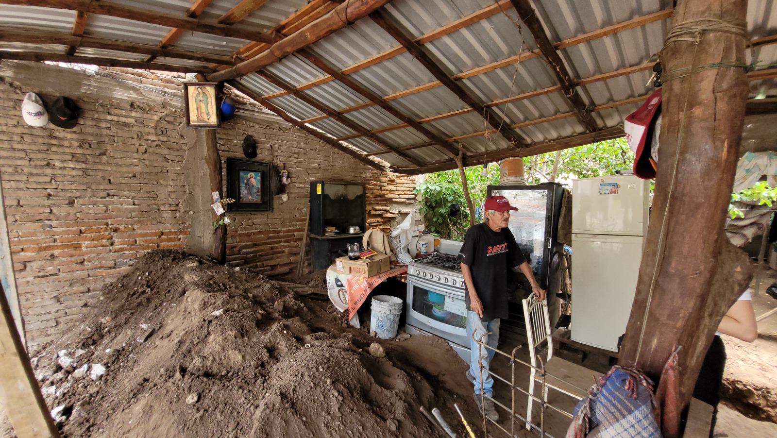 $!Don Ernesto es apoyado por el Ayuntamiento para reconstruir su barda, tras publicación de Noroeste