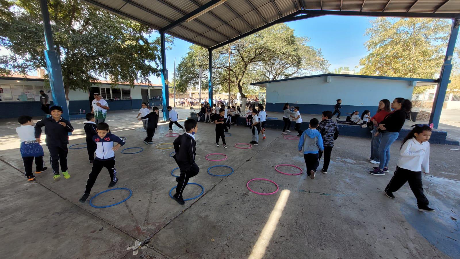 $!Imdec ‘divierte’ a niñas y niños de la escuela Primaria Dionisio Saldaña con su Jornada Deportiva