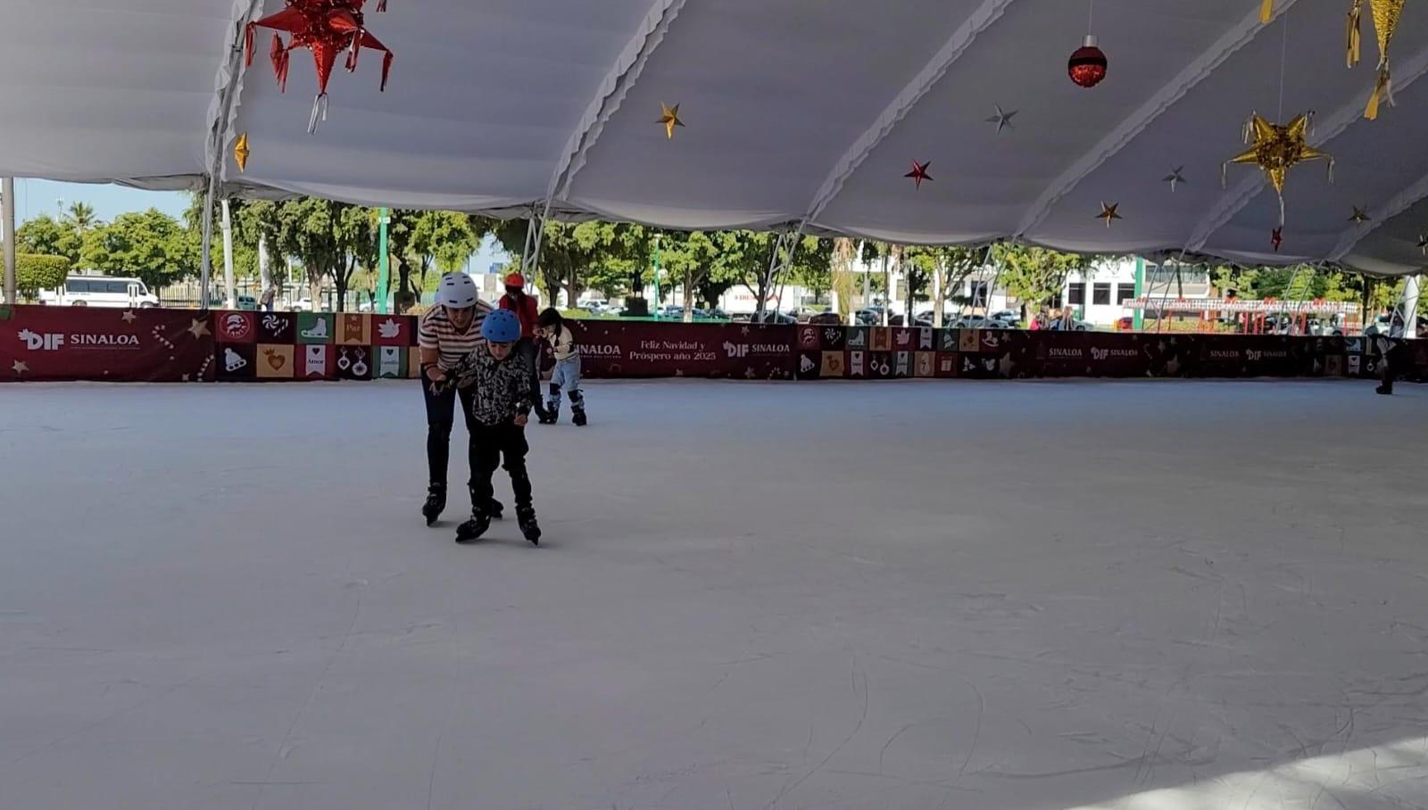 $!Pista de hielo en Palacio de Gobierno ha recibido a 5 mil 279 visitantes