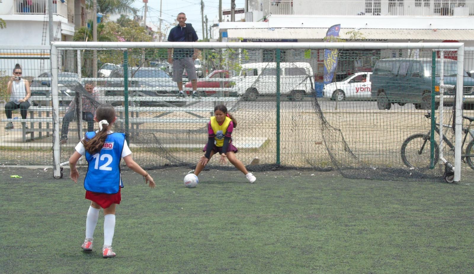 $!Emocionantes duelos de liguilla en el Futbolito Bimbo Mazatlán