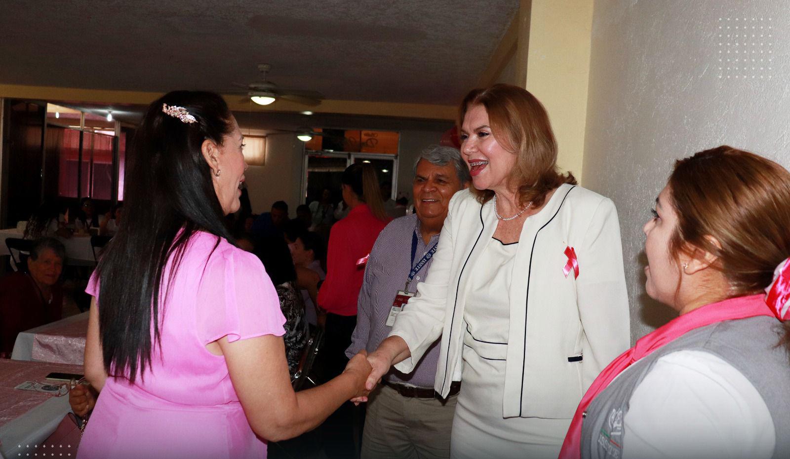 $!Colaboran en Escuinapa para concientizar sobre el cáncer de mama