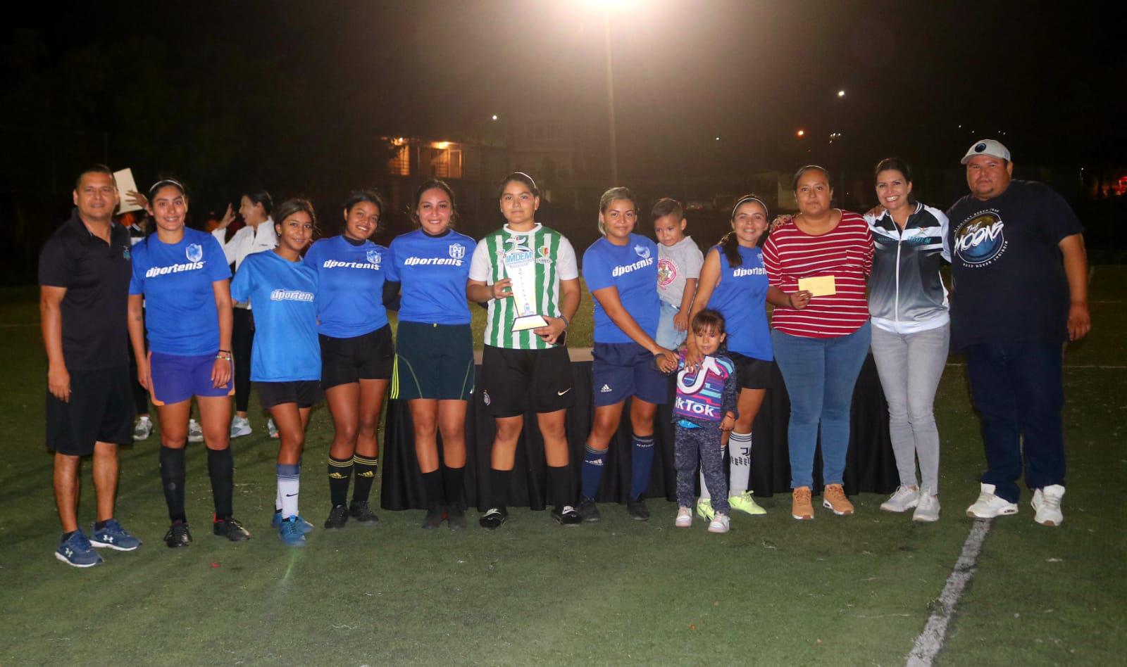 $!Familia Ríos se corona en Liga Femenil de Vistas del Mar