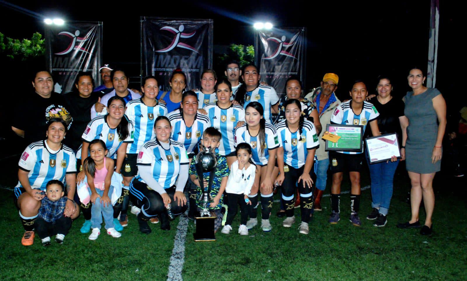 $!Se corona Amigas del Campeón, en el Torneo Mamis Fut de la Esmeralda