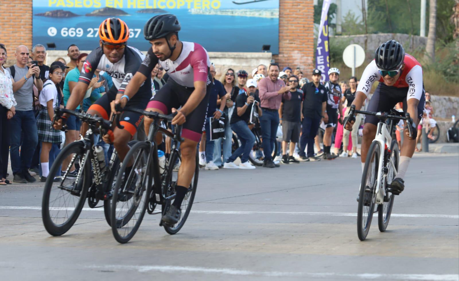 $!Pedalistas mazatlecos se adueñan de Copa Ciclotour