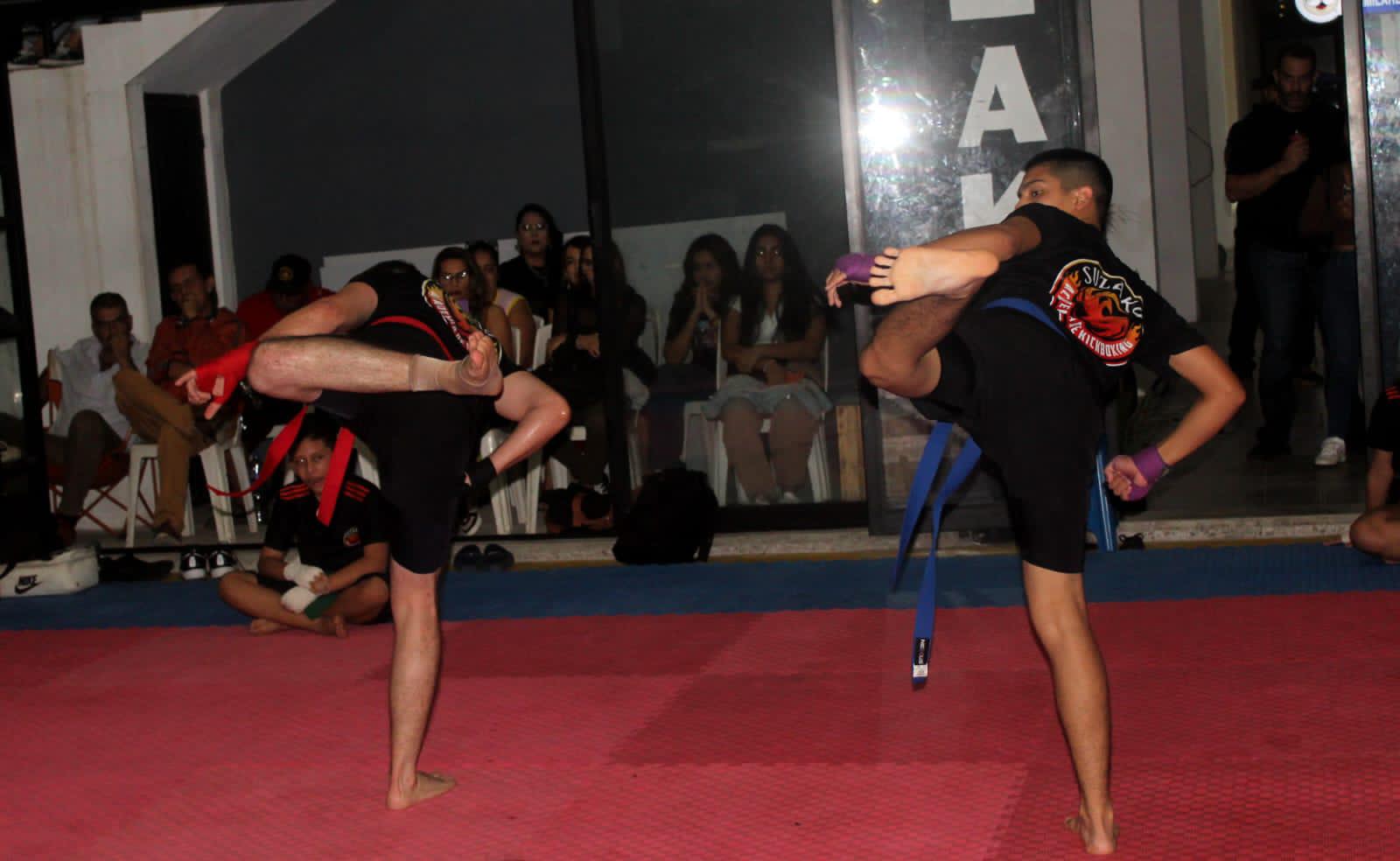 $!Se gradúan alumnos de la Academia de Kickboxing Suzaku