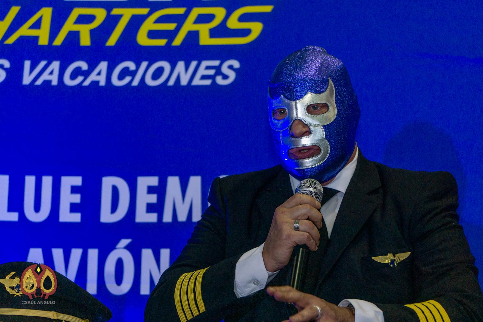 $!Recibe el luchador Blue Demon homenaje por Aerolínea Mexicana