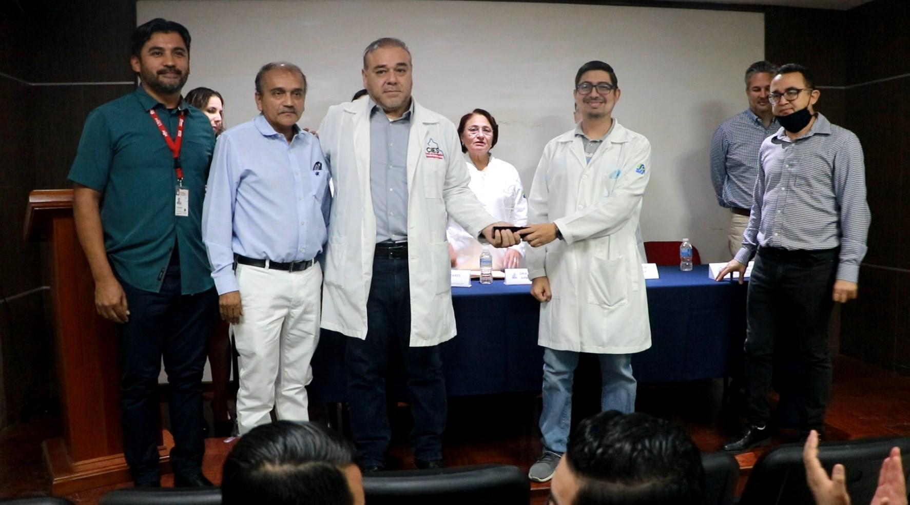 $!Reconocen la investigación científica de dos profesionales del Hospital General de Culiacán