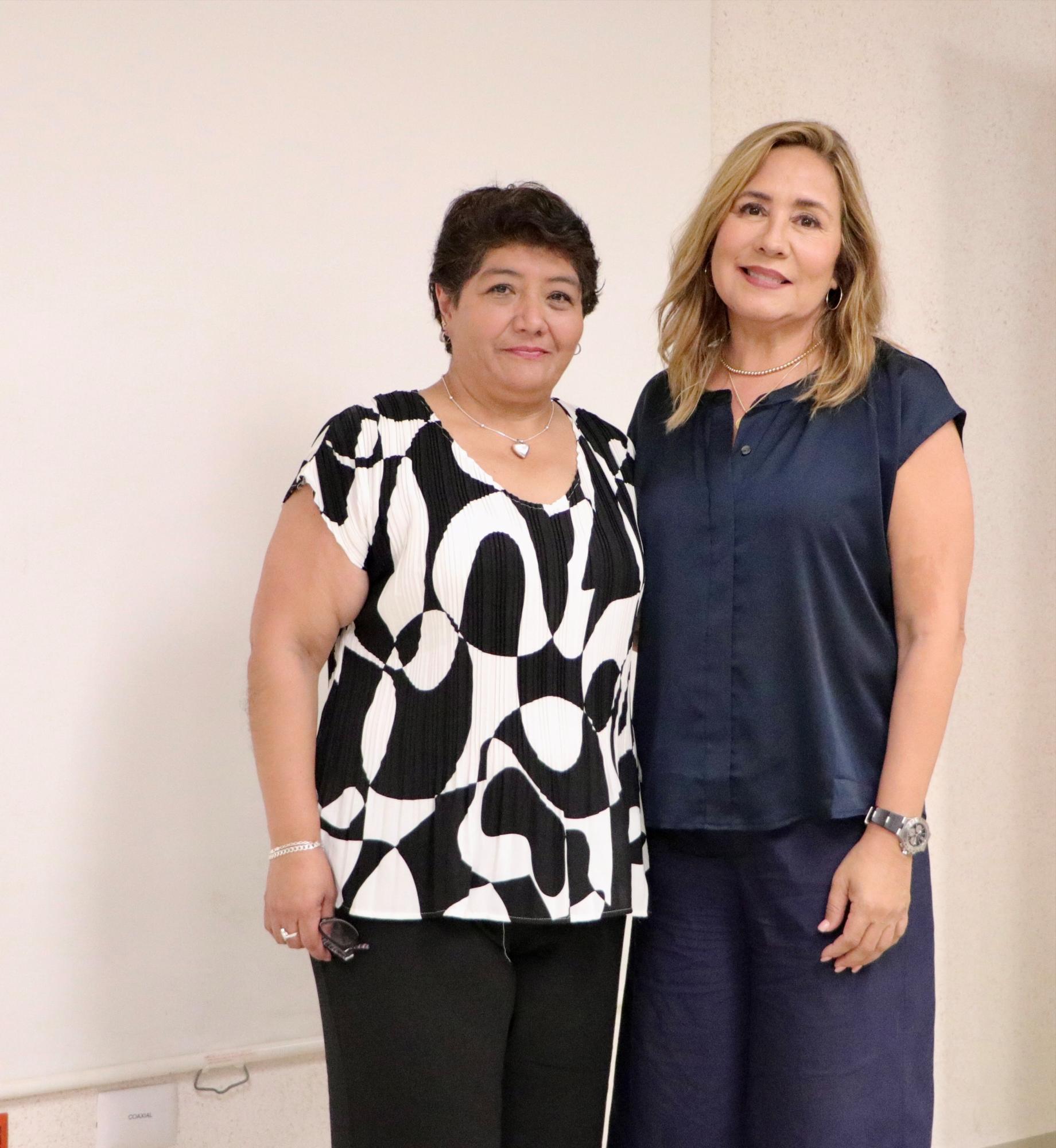 $!El médico audiólogo Silvia Ortiz, con Mariela Rea, presidenta del Patronato de Oye, IAP.