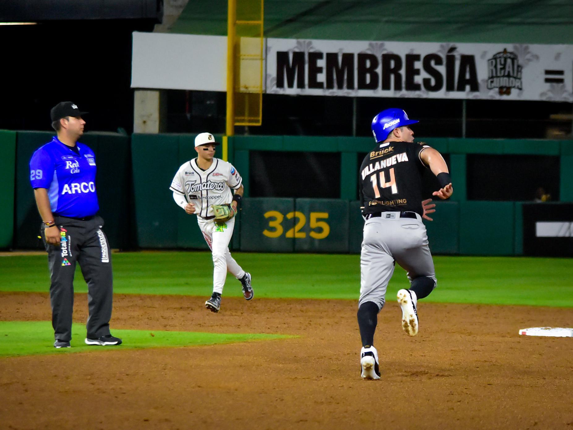 $!Tomateros de Culiacán asegura serie con gran salida de Manny Bañuelos