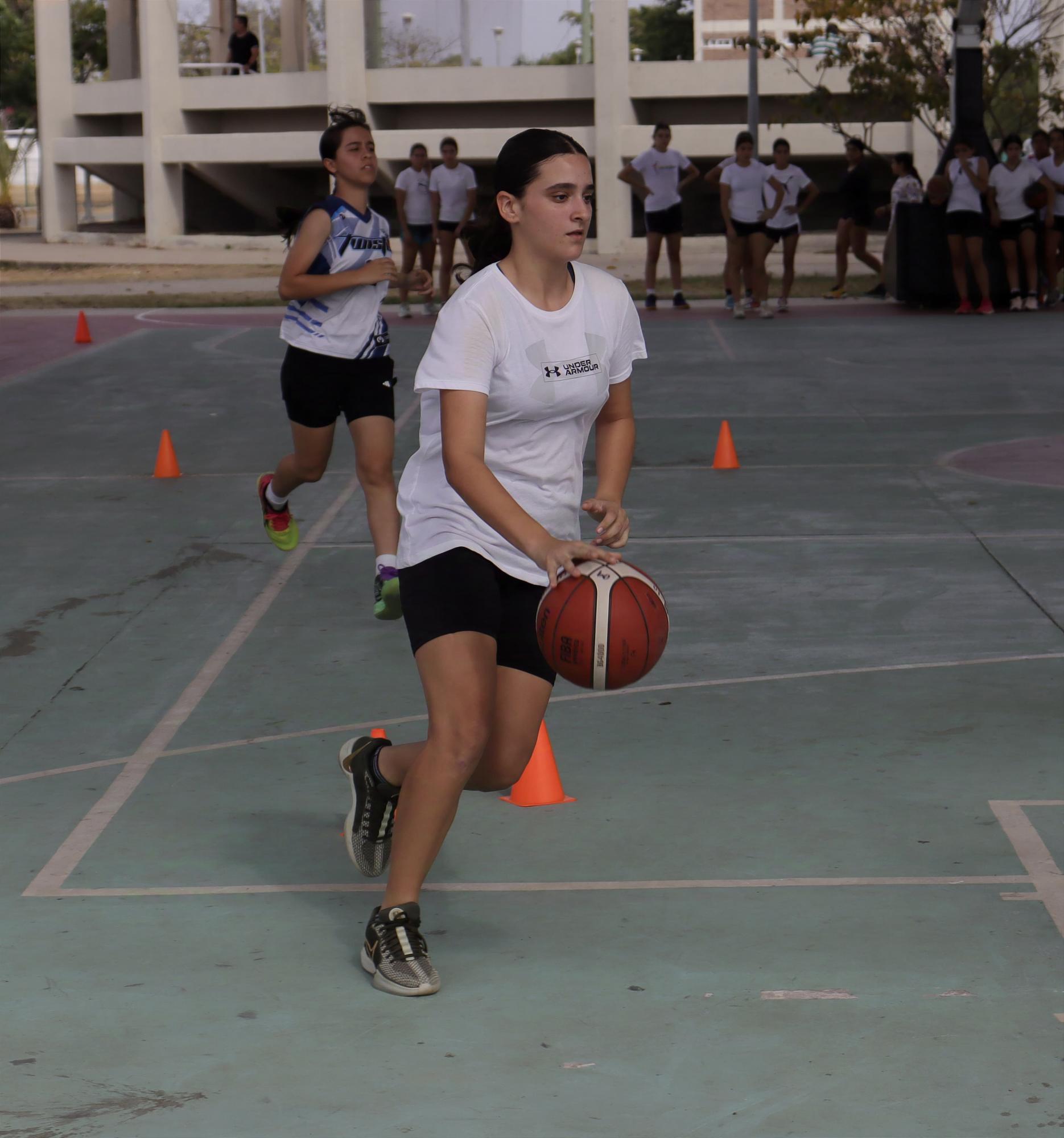 $!Preseleccionados de basquetbol de Mazatlán realizan jornada de trabajo especializado con coach Marco Chávez