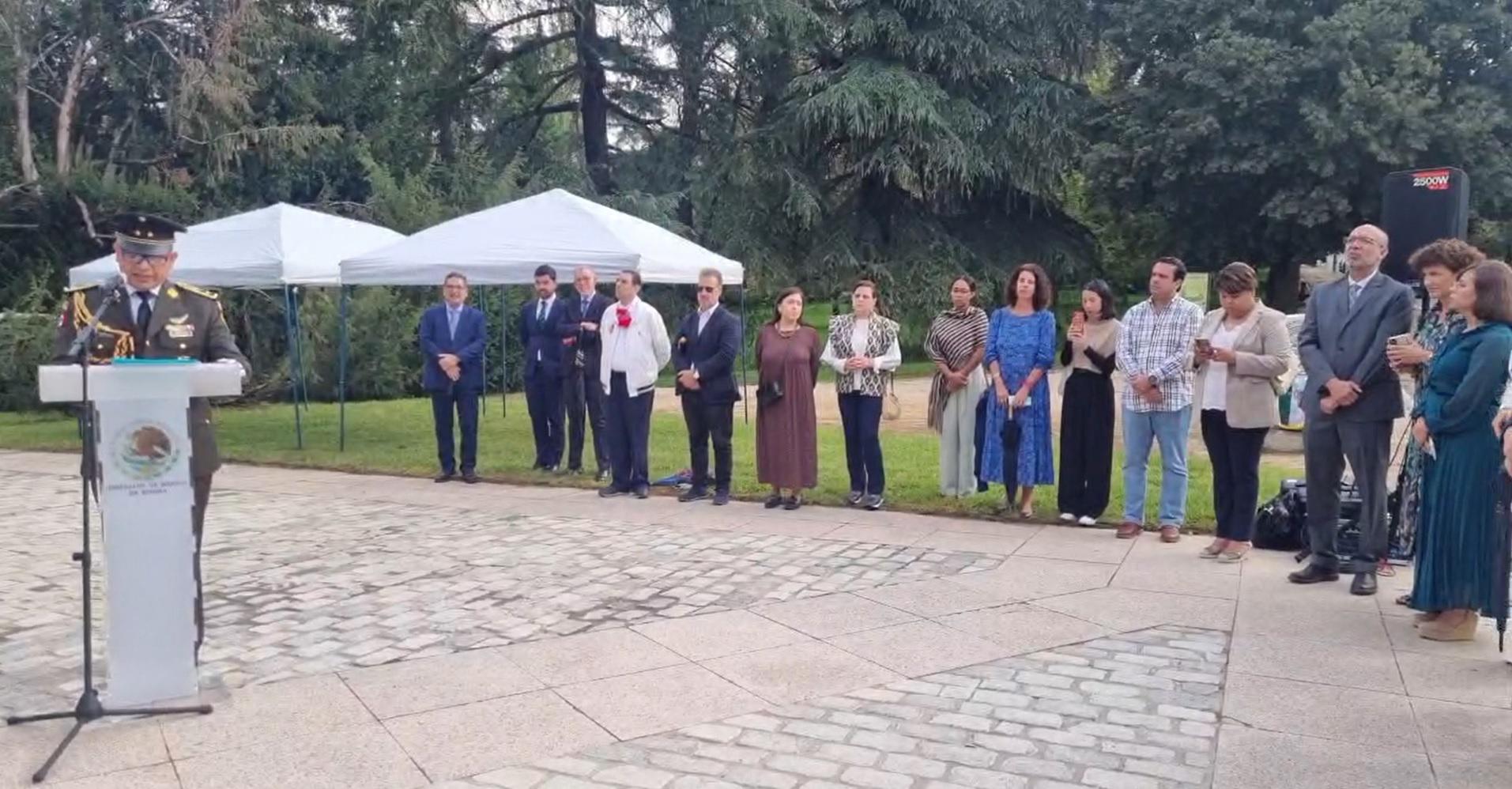 $!Embajador Quirino Ordaz Coppel da el Grito de Independencia en España