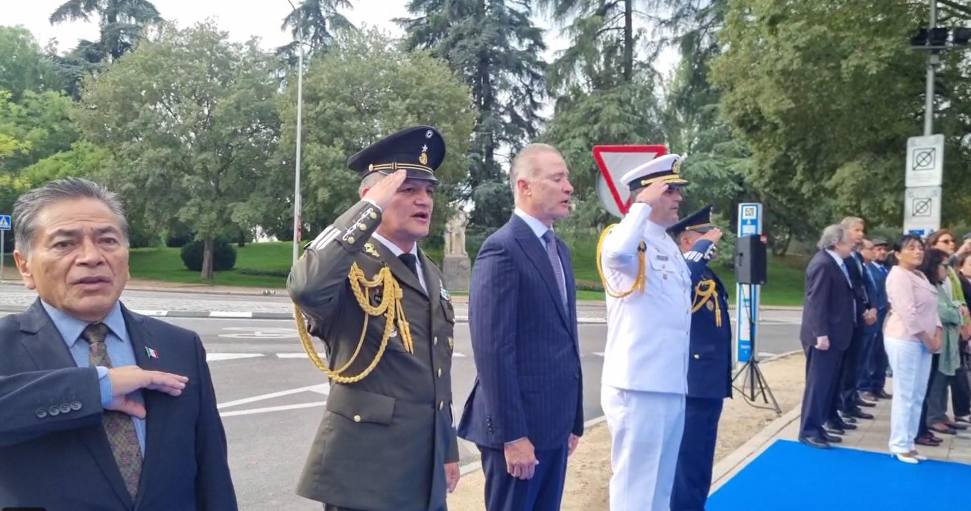 $!Embajador Quirino Ordaz Coppel da el Grito de Independencia en España