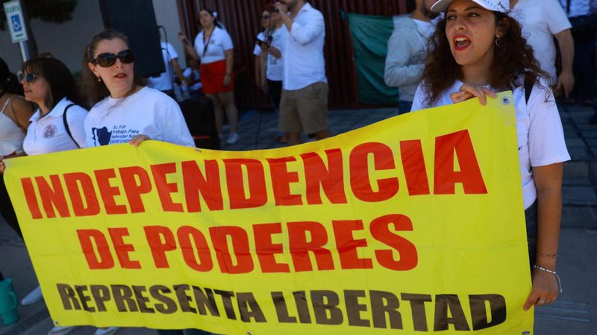 $!Defendiendo al poder judicial (foto: Infobae).