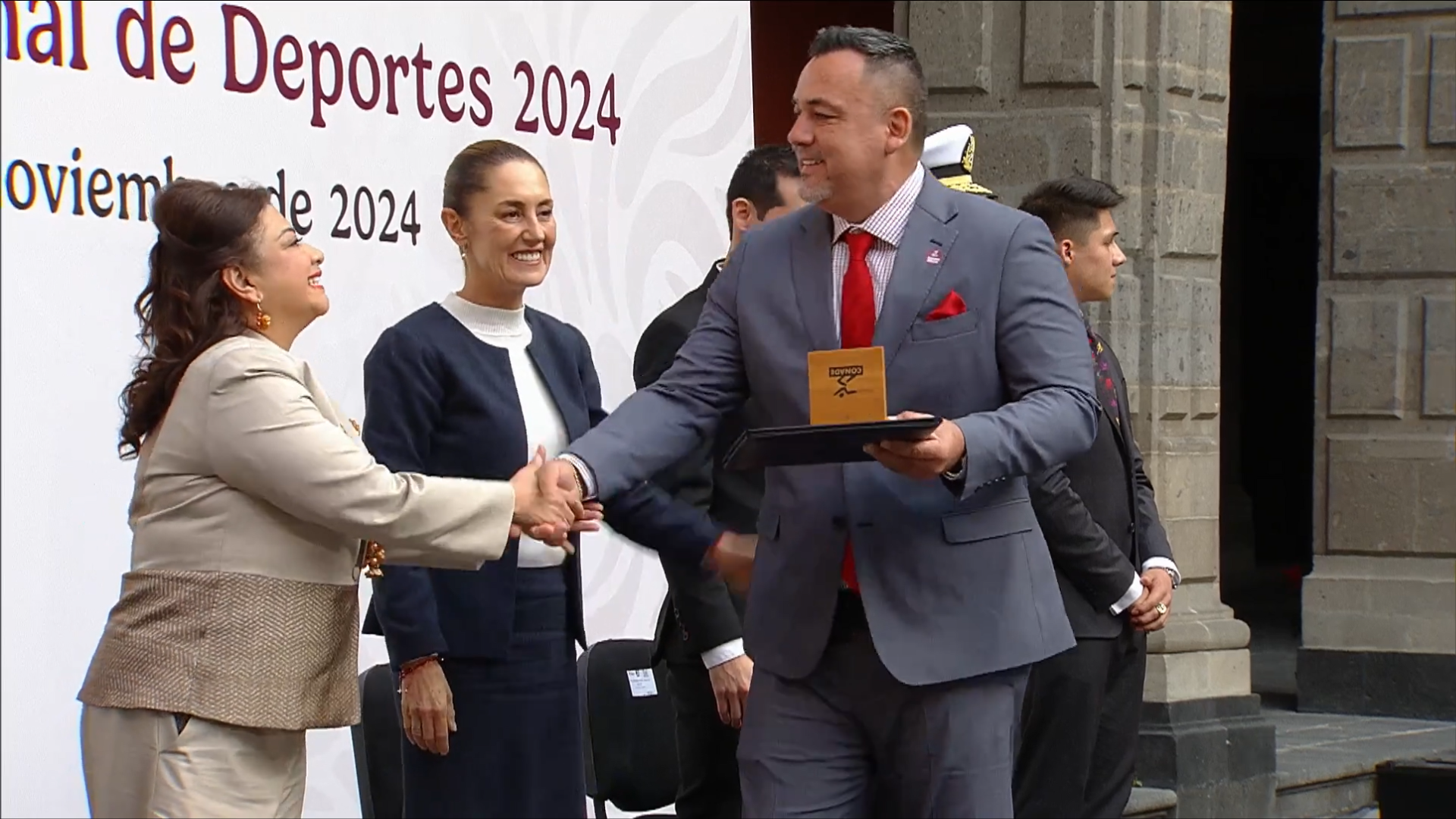 $!Mazatlecos Marco Verde y Radamés Hernández reciben Premio Nacional de Deportes 2024