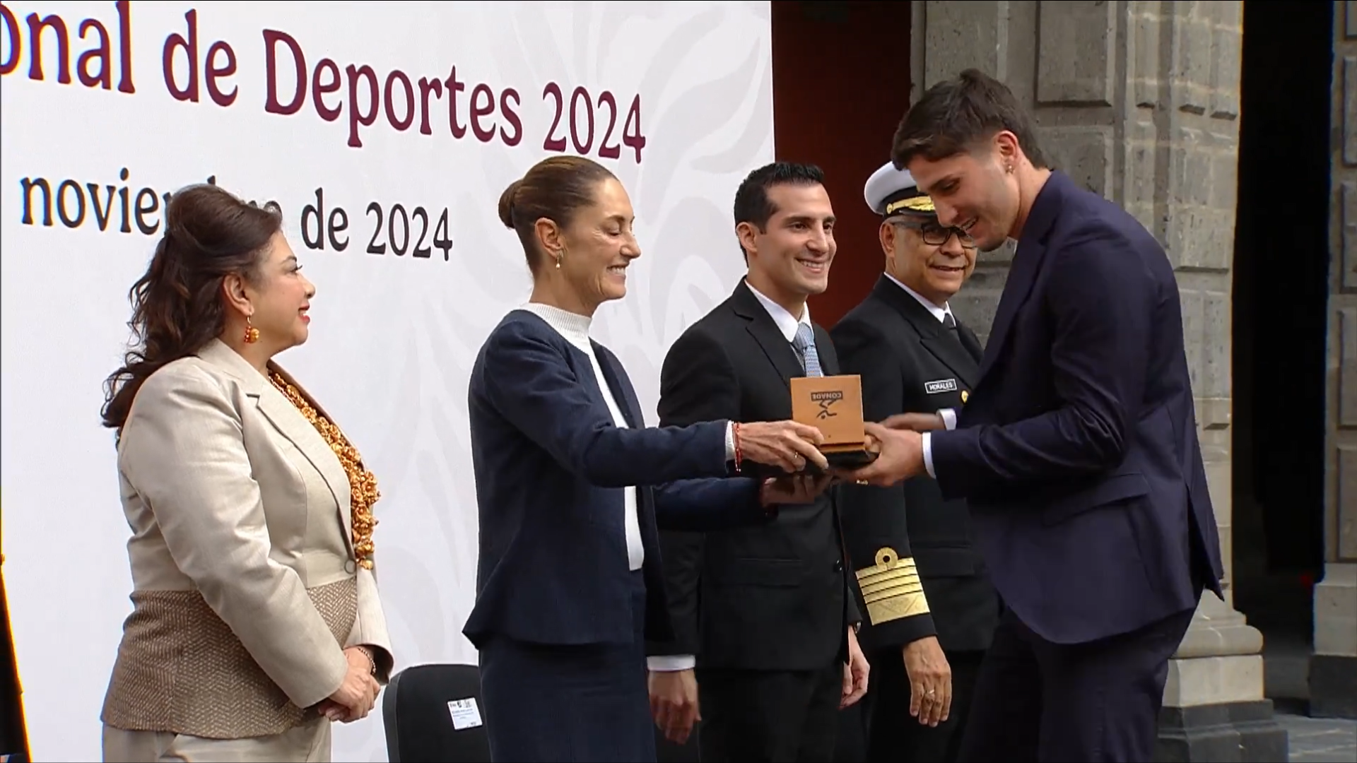 $!Mazatlecos Marco Verde y Radamés Hernández reciben Premio Nacional de Deportes 2024