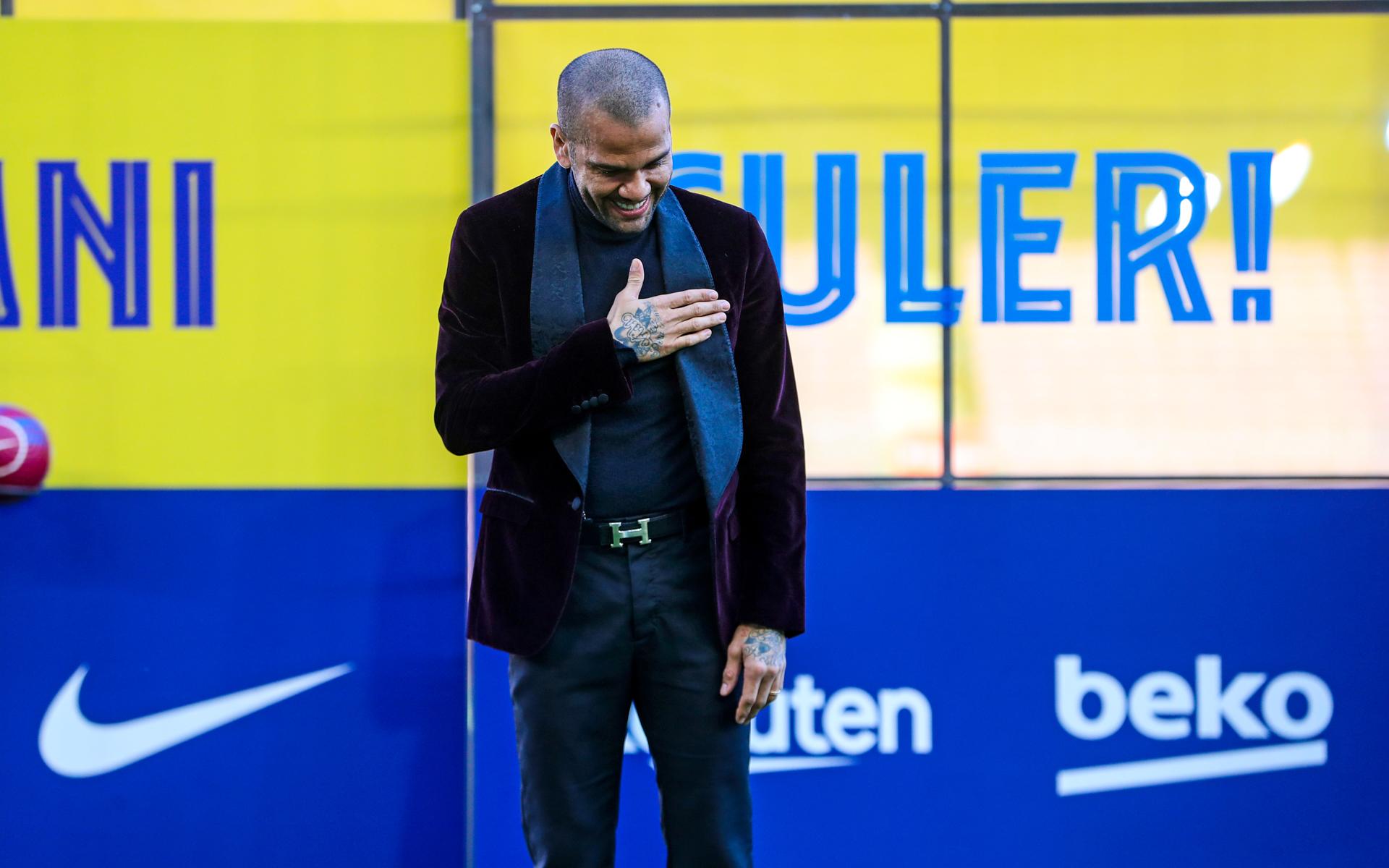 $!‘Vengo a jugar y a pelear por un puesto’: Dani Alves en su regreso al Barcelona