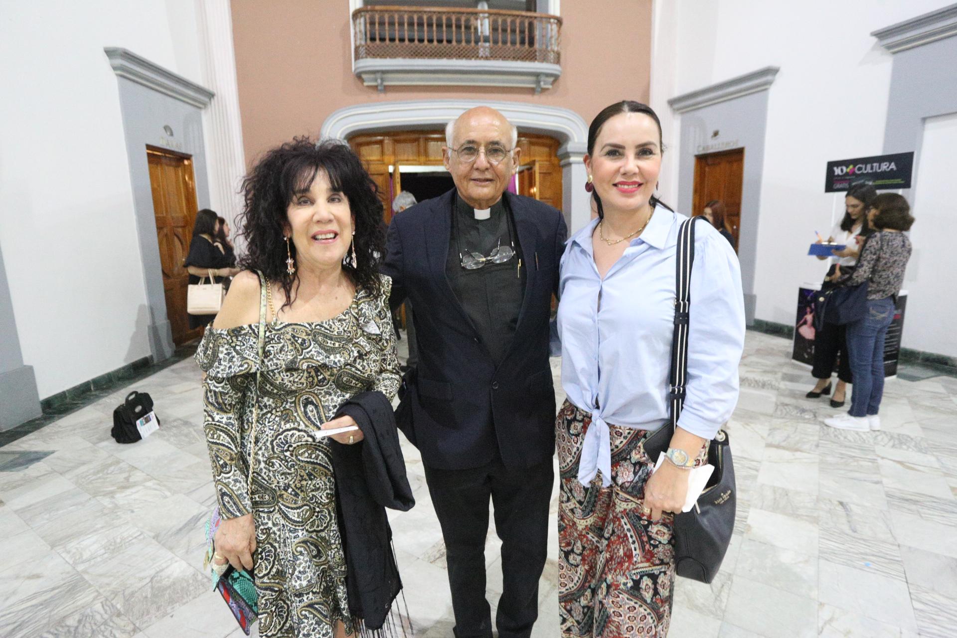 $!Lidia Chritian, Padre Amador Campos y Cecilia.