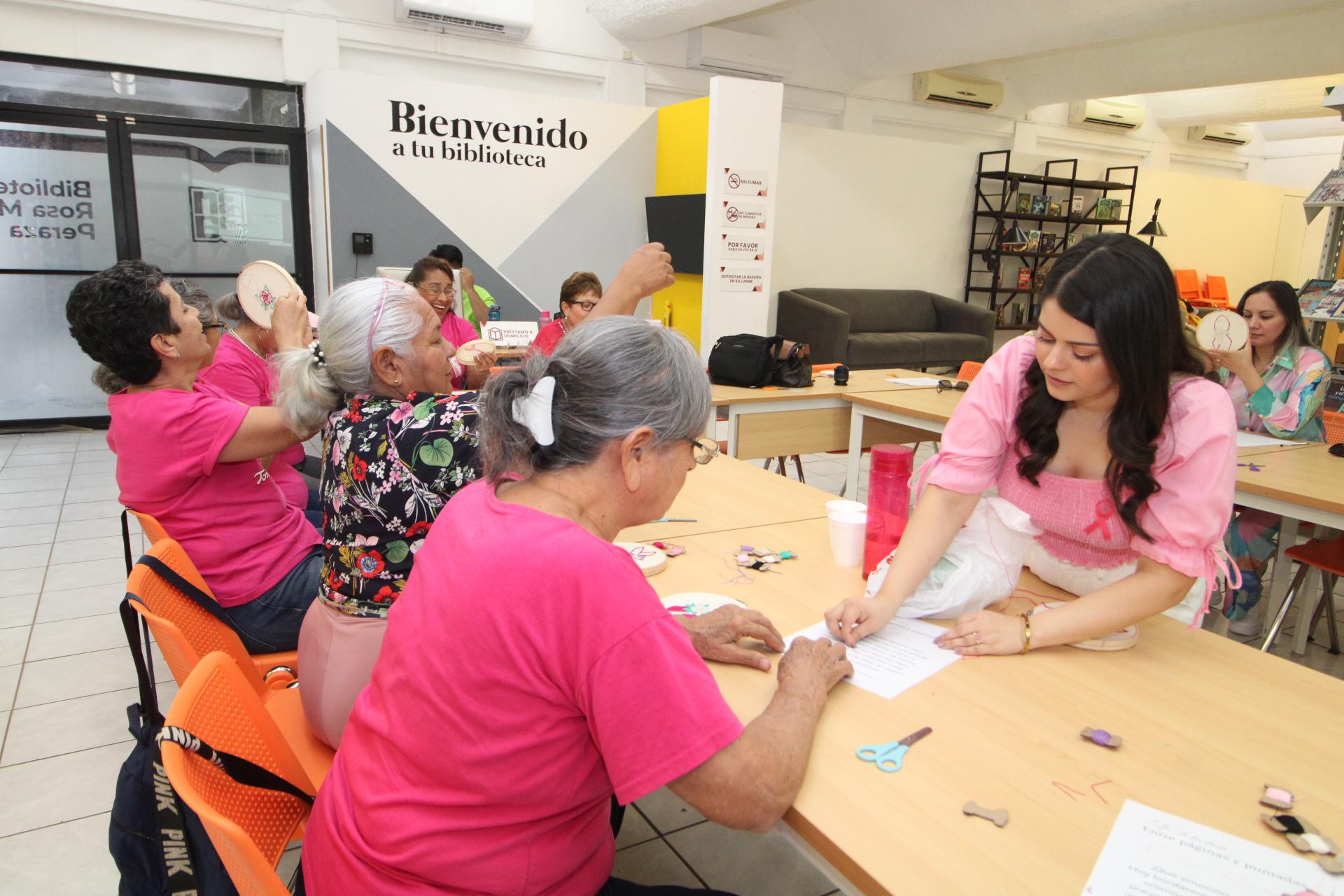 $!Arisleyda Núñez explica cómo llevar a cabo el bordado.