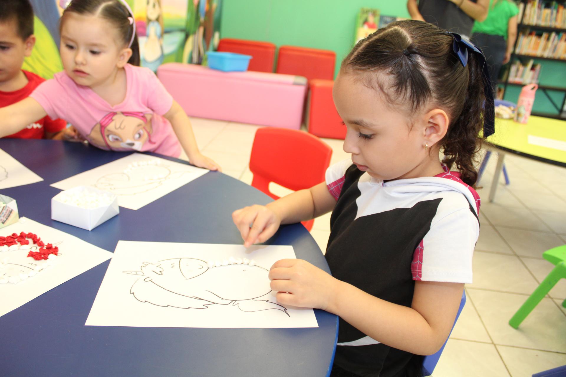 $!Cada pequeño tallerista escucha, aprende y crea durante las clases.