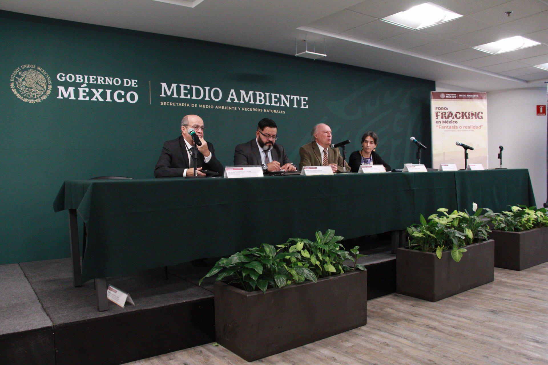 $!Foro “Fracking en México: ¿fantasía o realidad” en la Secretaría de Medio Ambiente y Recursos Naturales de México, realizado en noviembre de 2019.