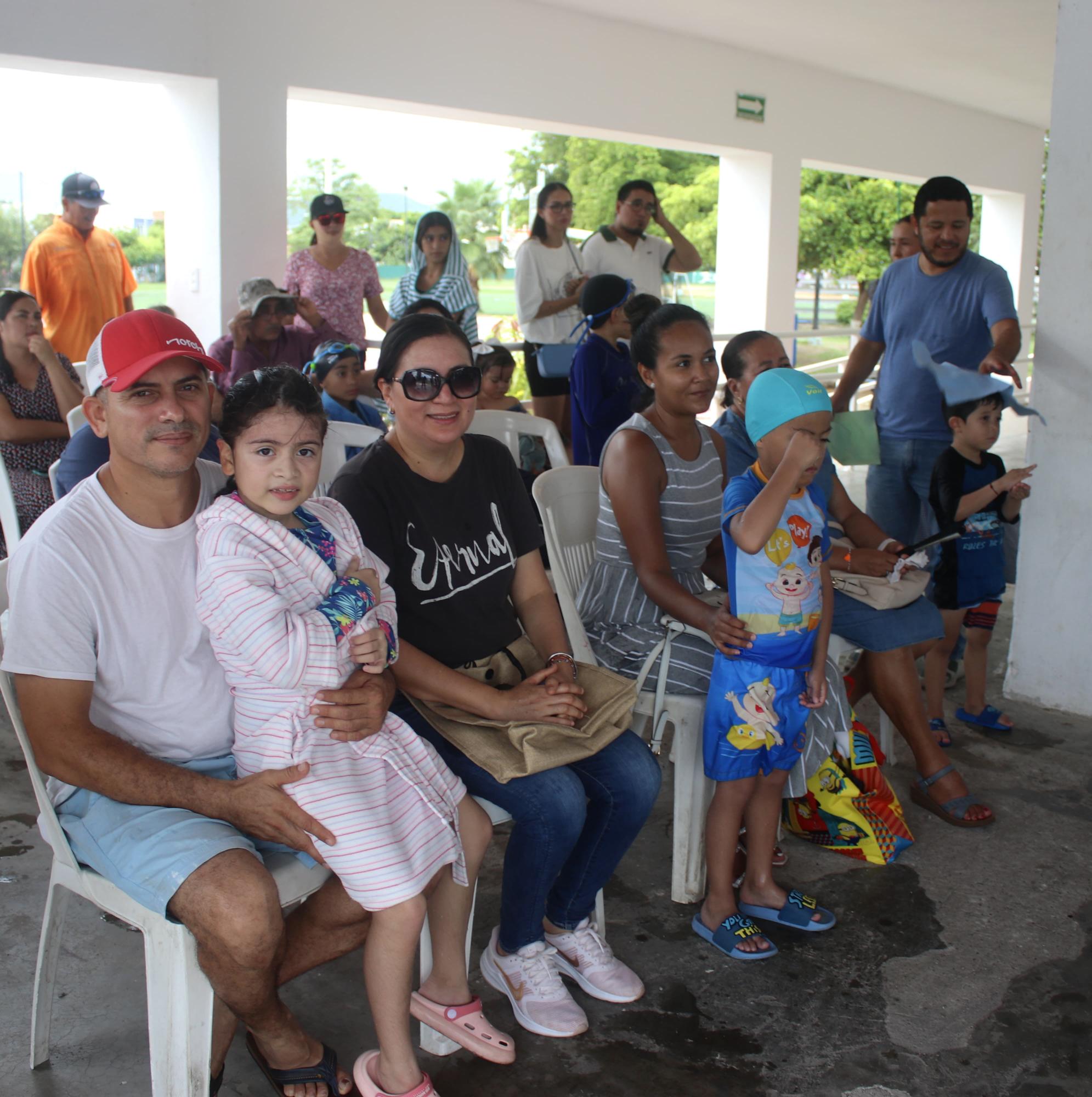 $!Concluyen infantes divertidas vacaciones con el Curso Intensivo de Natación Verano 2024