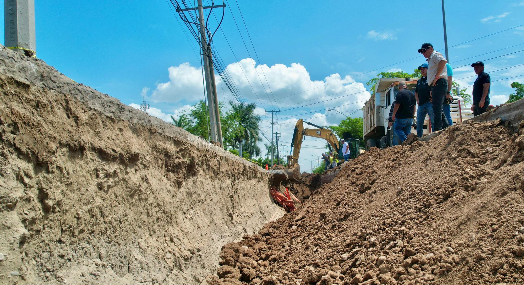 $!Buscan frenar el grave rebosamiento de drenaje en zonas de Mazatlán