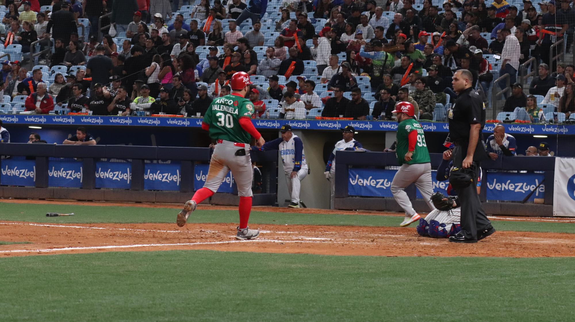 $!México apalea y blanquea a Venezuela para ‘amarrar’ las semifinales de la Serie del Caribe