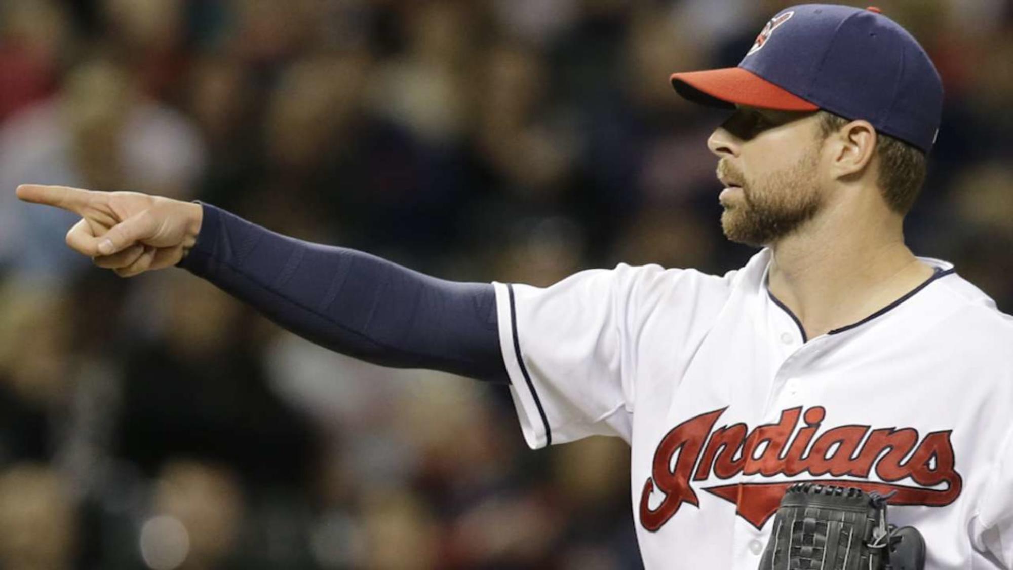 $!Kluber, autor de un sin hit y dos Premios Cy Young, se retira como pítcher