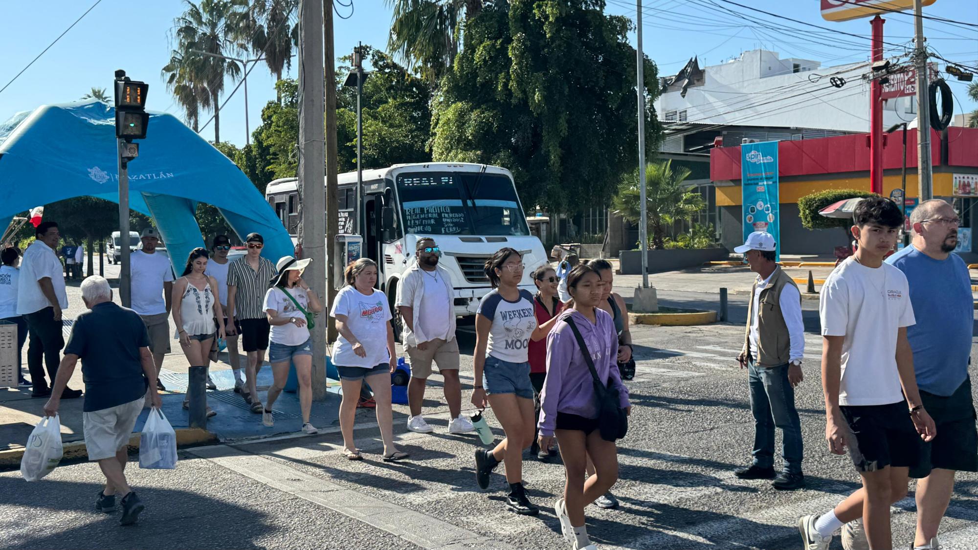 $!Llegan el ‘Norwegian Joy’ y el ‘Carnival Panorama’ a Mazatlán con más de 9 mil visitantes