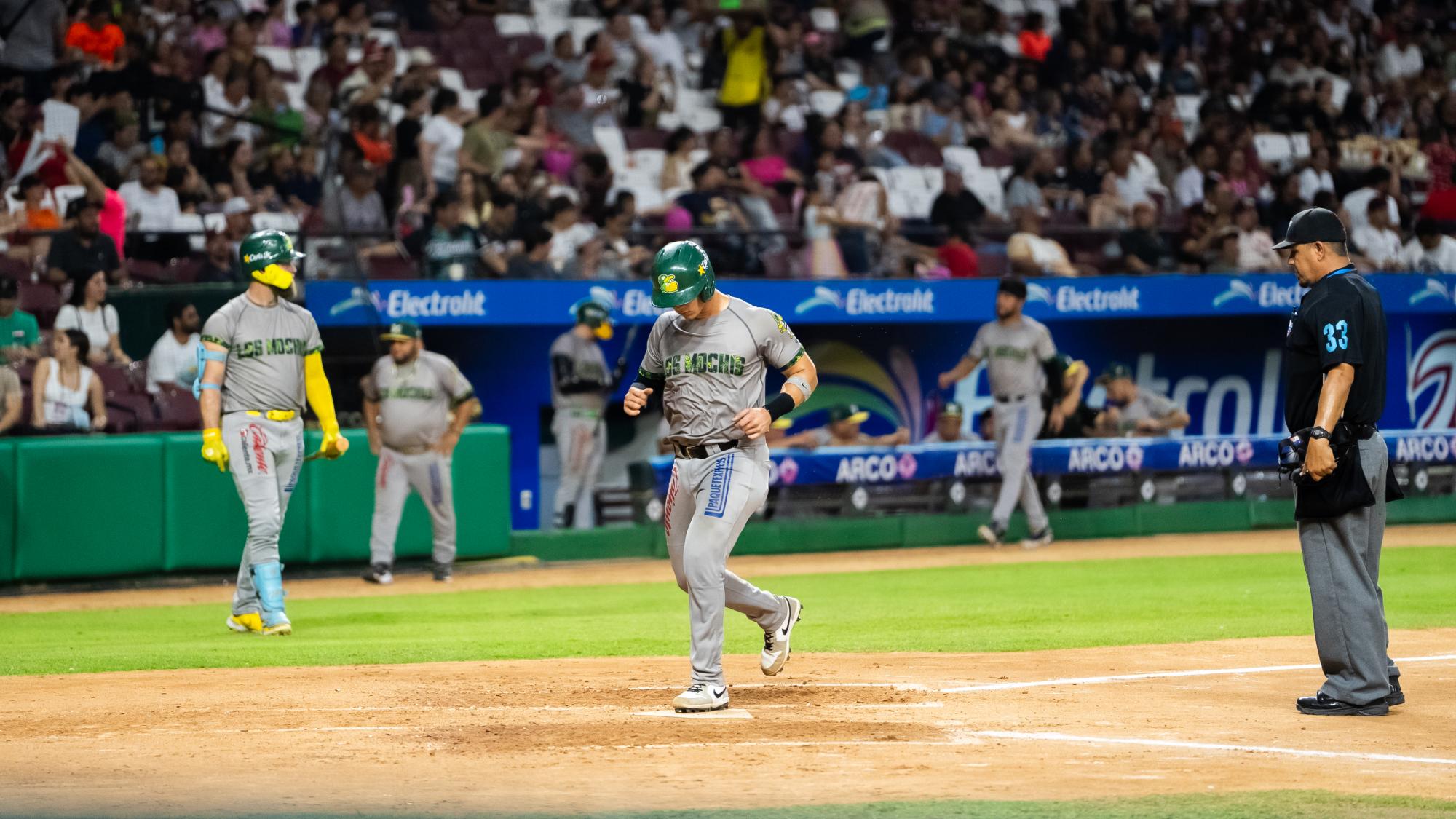 $!Cañeros de Los Mochis le pega de visita a Tomateros de Culiacán en el Cuadrangular del Bienestar 2024