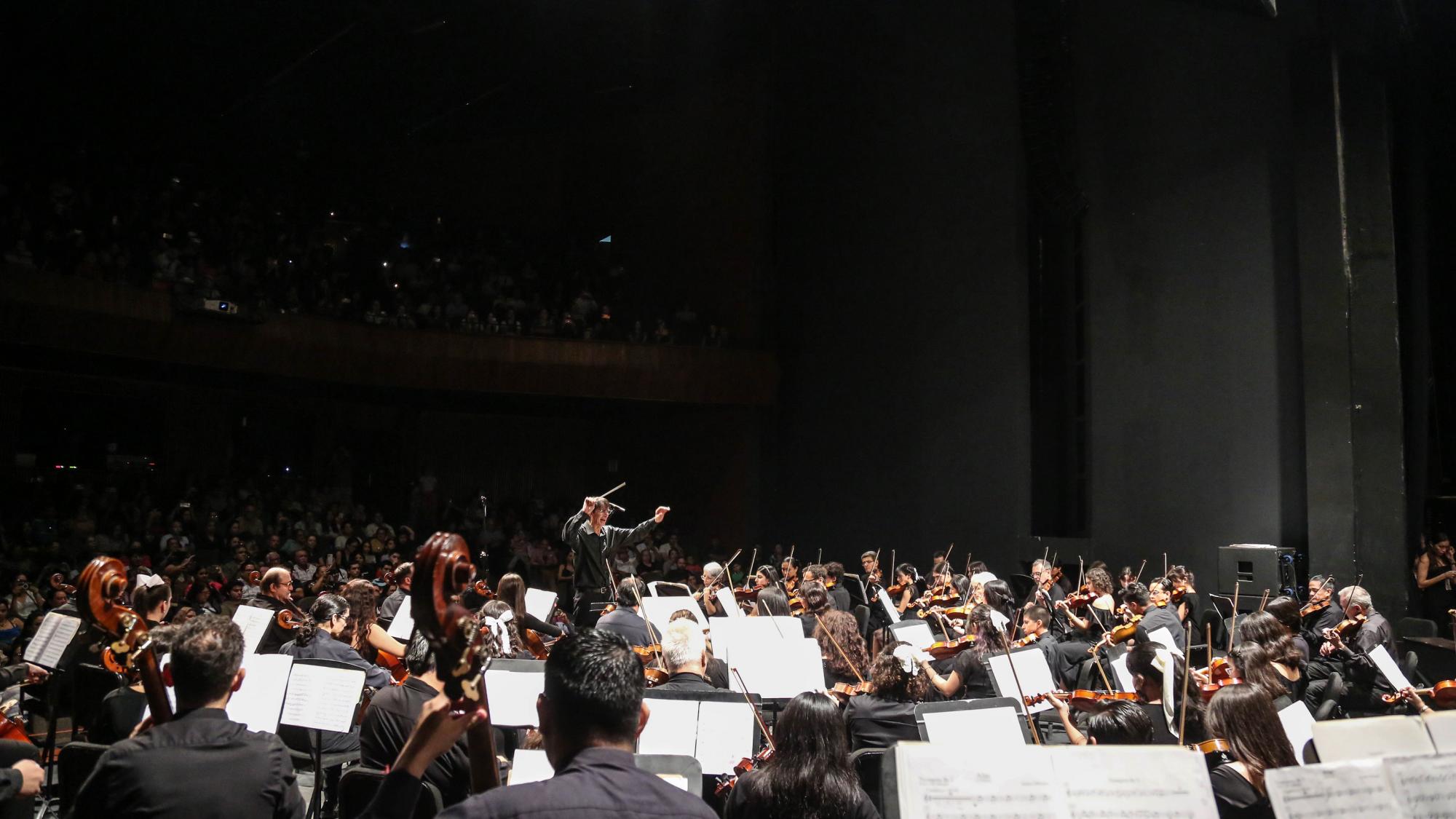 $!Un programa preparado para esta ocasión se llevó bajo la guía del maestro Eduardo García Barrios.