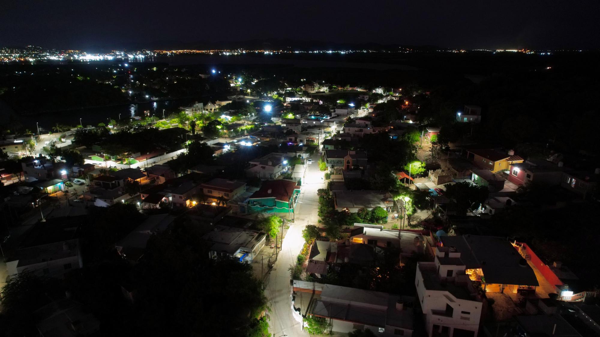 $!¡Llegó la luz! Nuevas lámparas LED iluminan la Isla de la Piedra