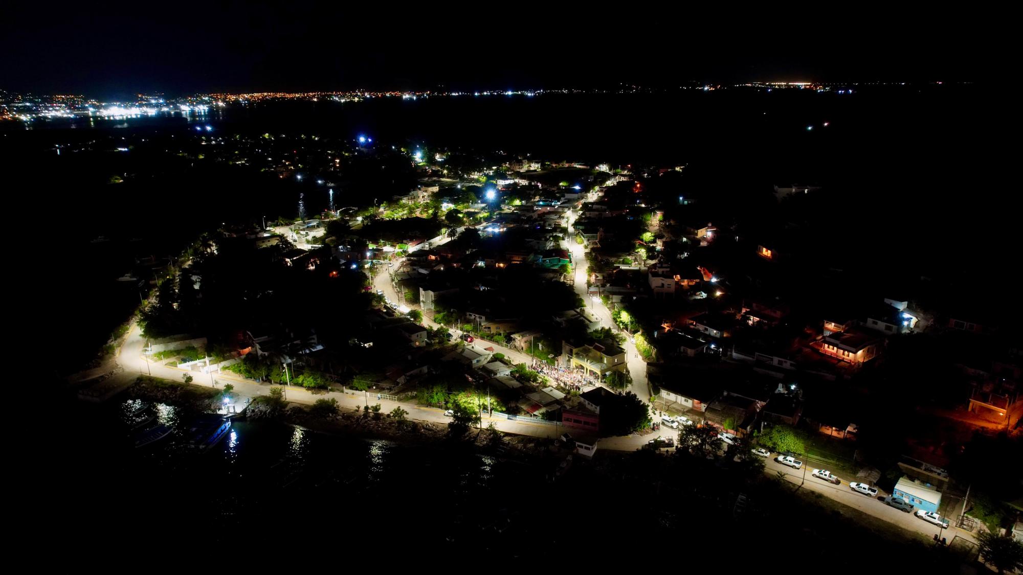 $!¡Llegó la luz! Nuevas lámparas LED iluminan la Isla de la Piedra