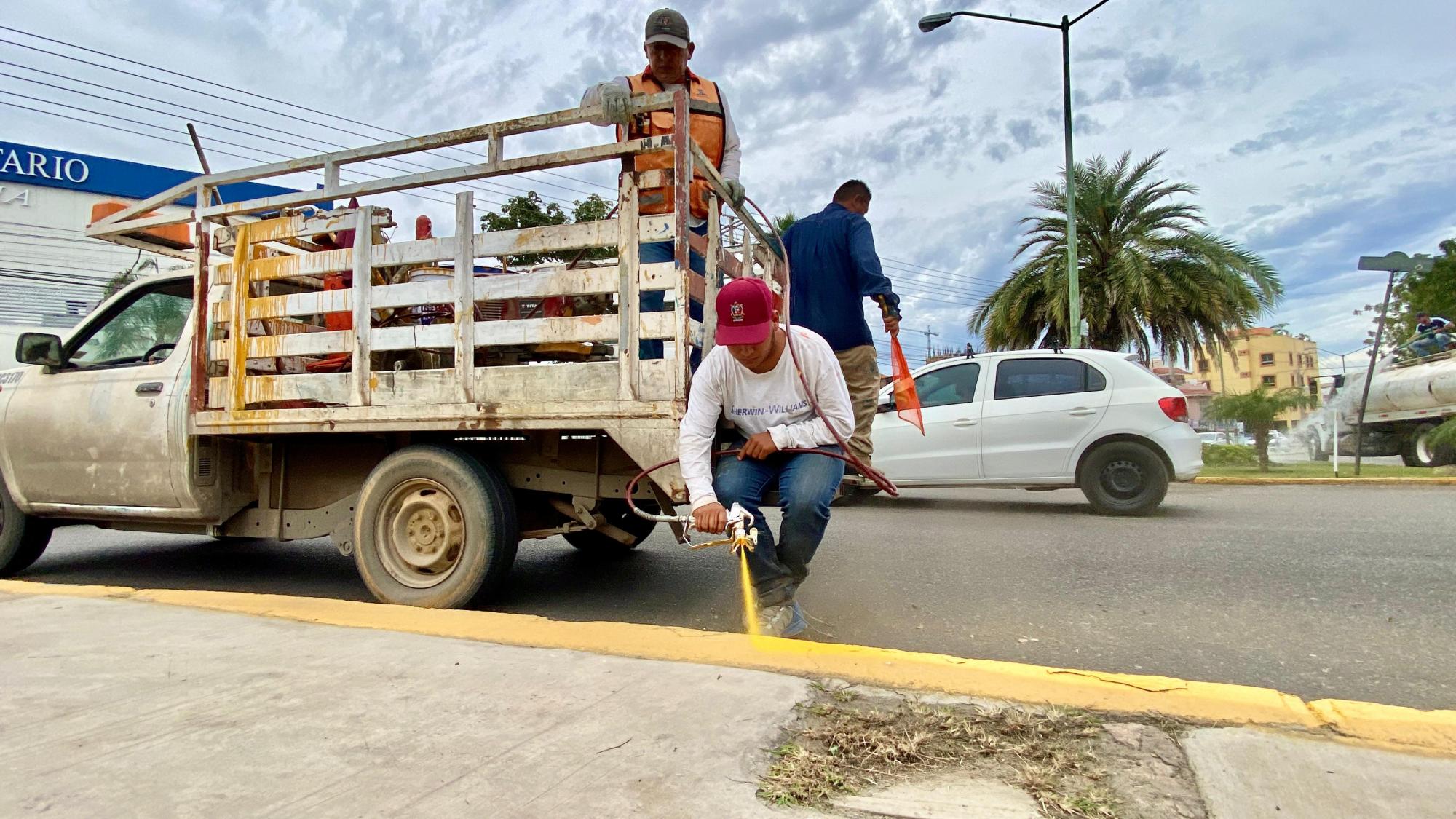 $!En Mazatlán, afinan últimos detalles en la zona de la Villa Navideña