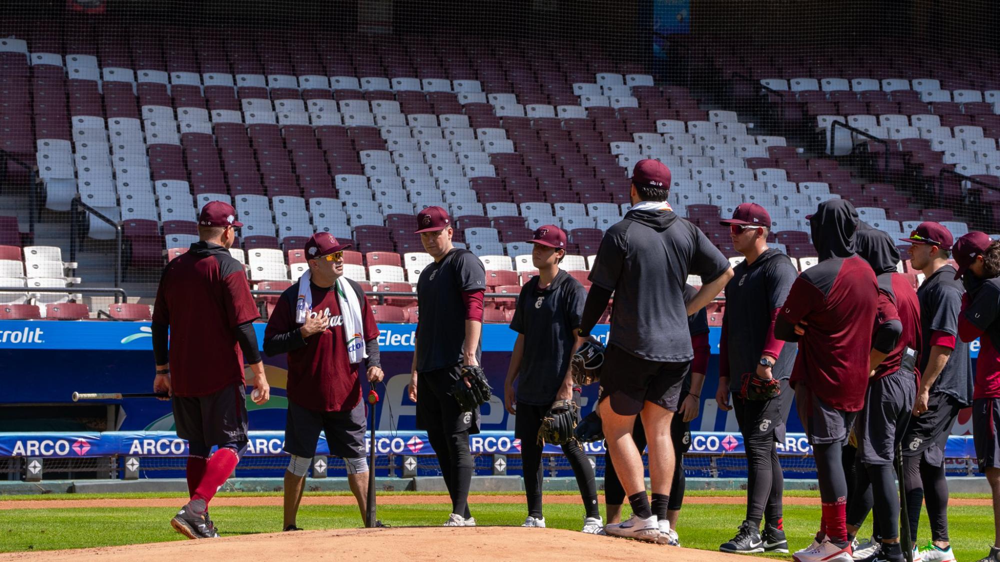 $!Trío de culiacanenses reporta en el segundo día de prácticas de Tomateros de Culiacán