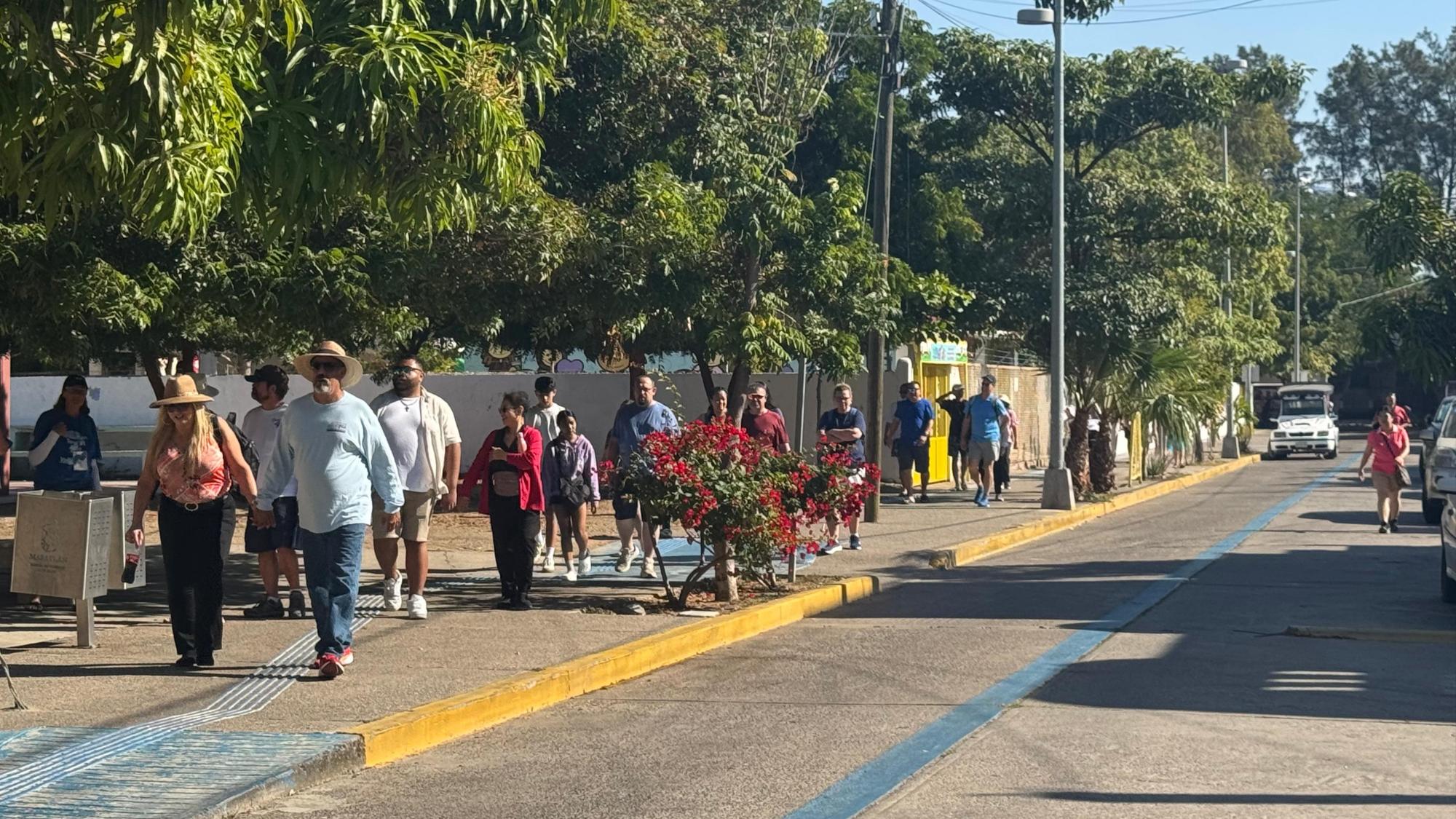 $!Llegan el ‘Norwegian Joy’ y el ‘Carnival Panorama’ a Mazatlán con más de 9 mil visitantes