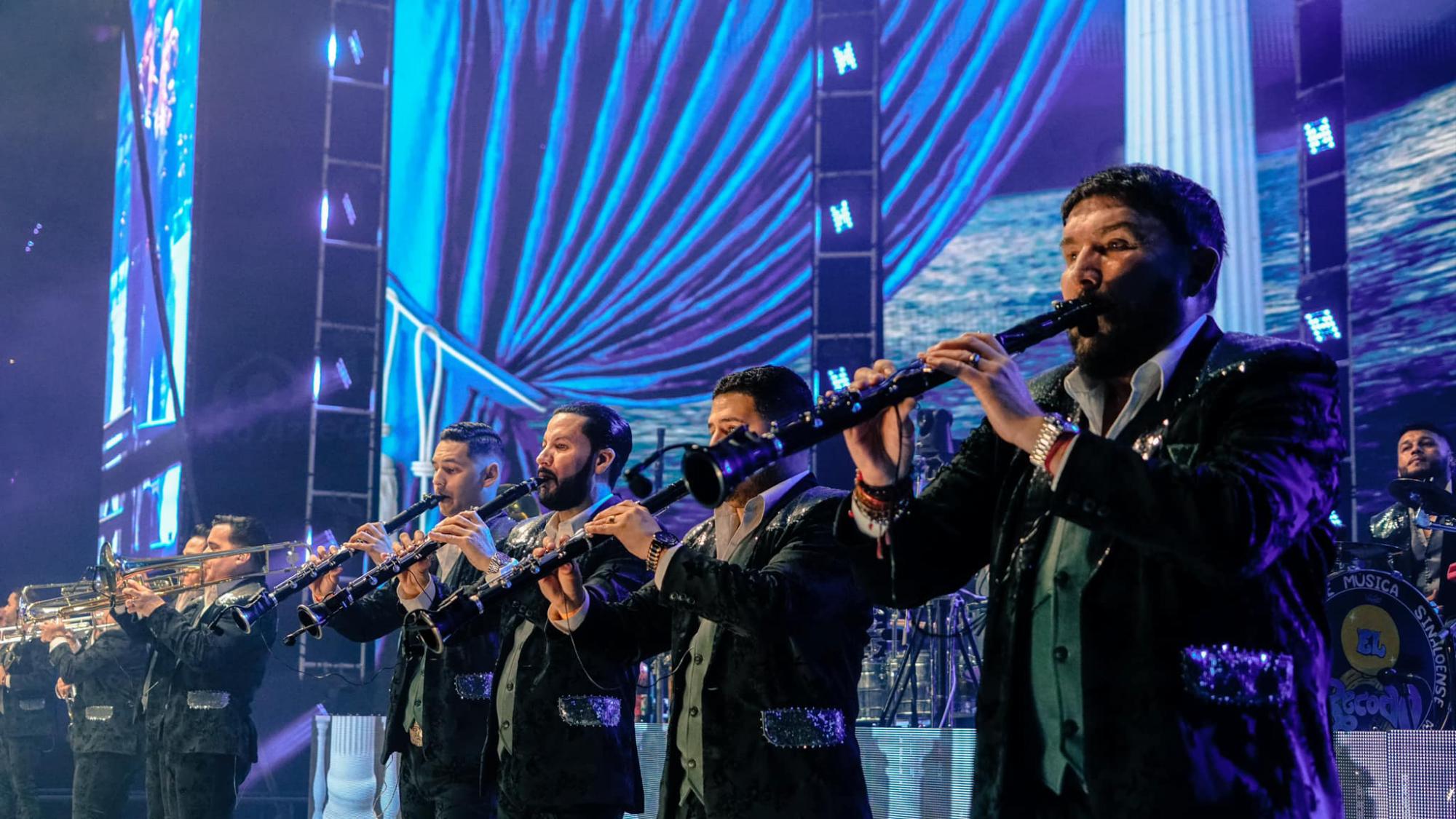 $!Banda El Recodo y Julio Preciado abarrotan la Arena Ciudad de México