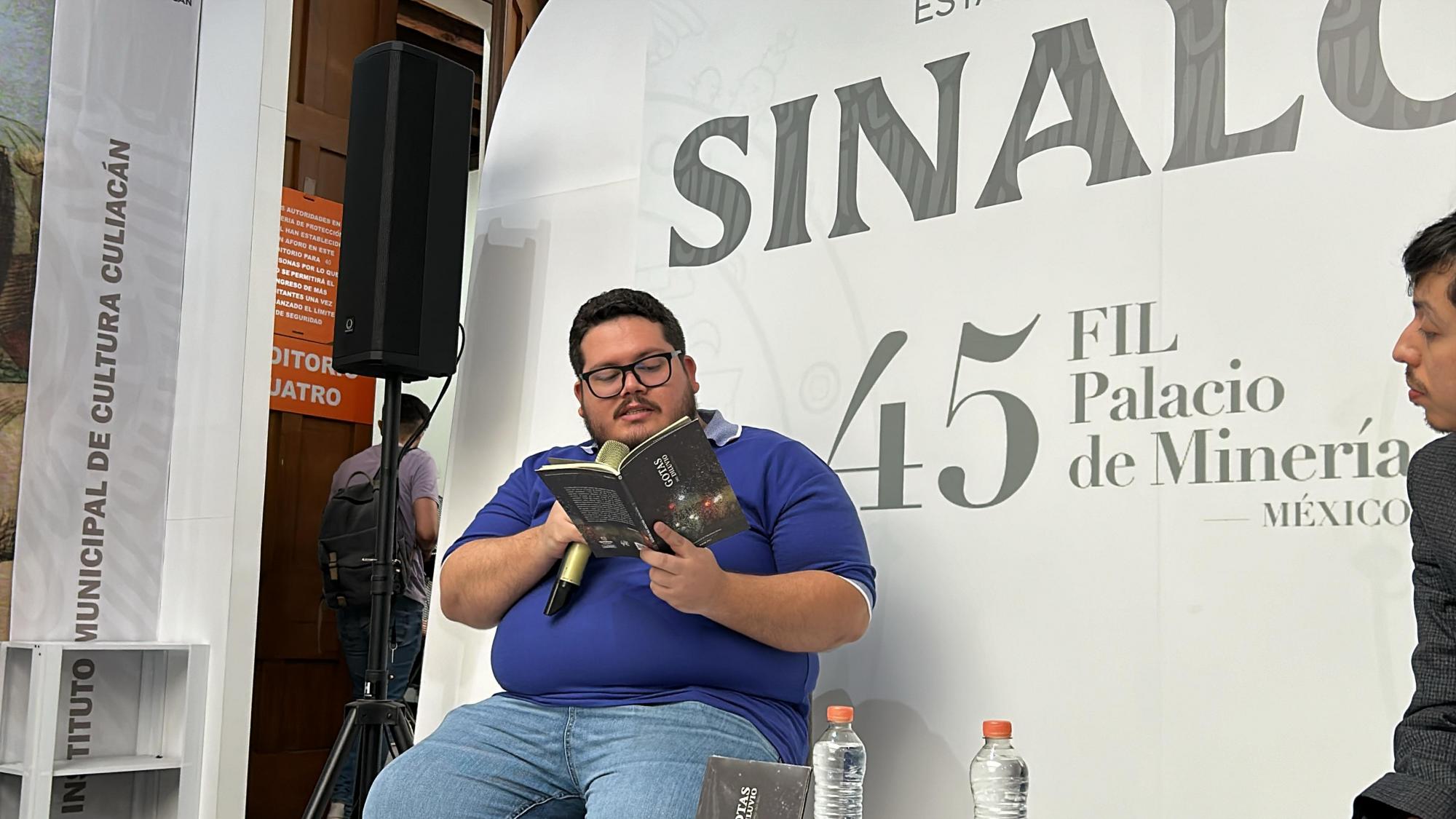 $!El poeta sinaloense Iván Pérez del Río presentó su ópera prima ‘Gotas del diluvio’.