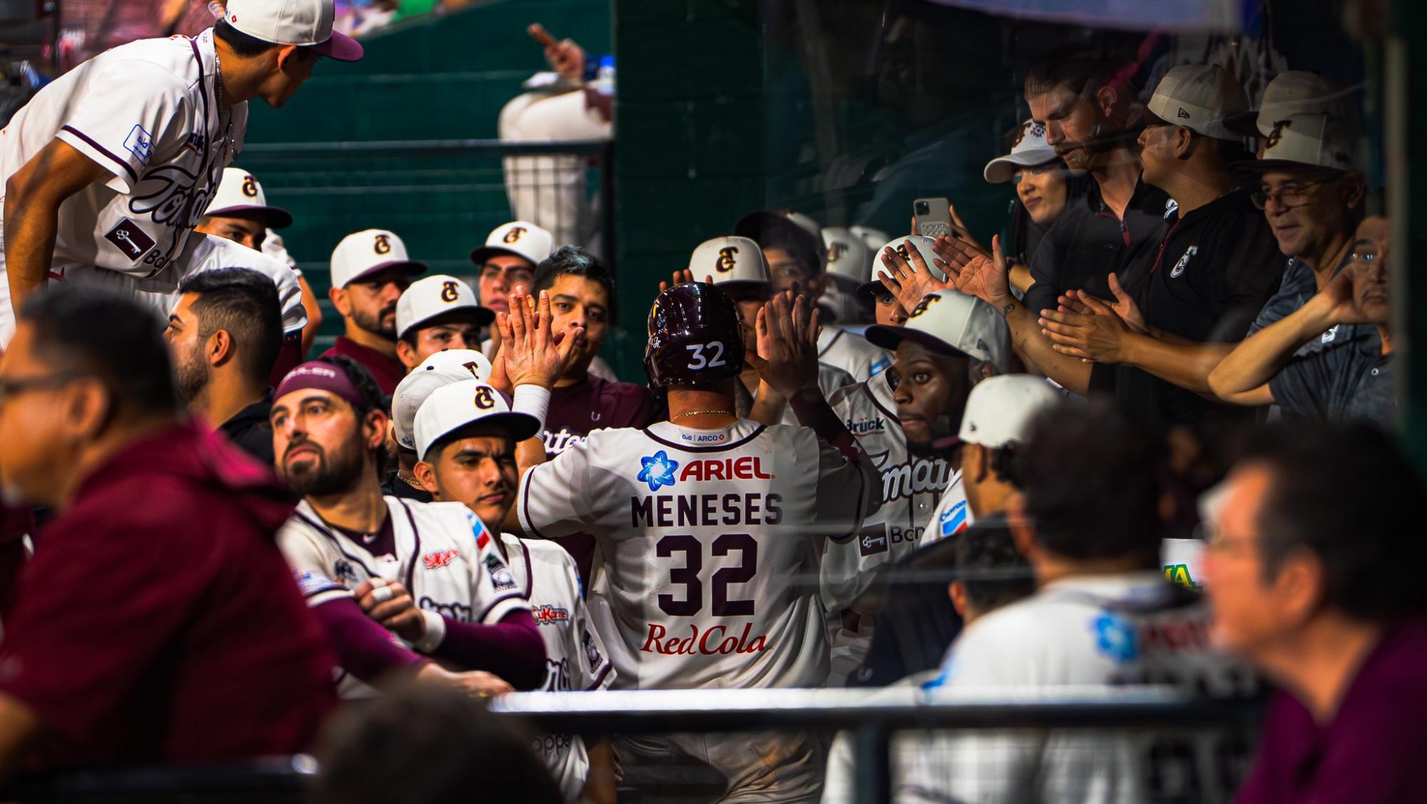 $!Grand slam de Joey Meneses mantiene a Tomateros en la cima de la LMP