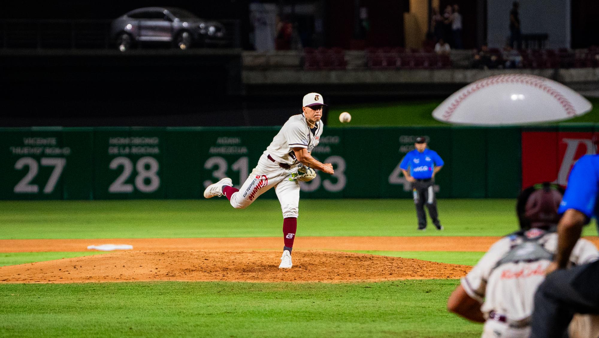 $!Tomateros de Culiacán vuelve a sacar la escoba para extender su racha a siete victorias en fila