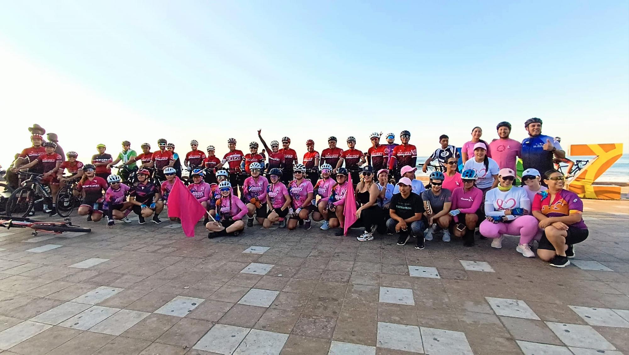 $!Fridas en Bici celebra la Rodada Rosa por el malecón para concientizar sobre el cáncer de mama